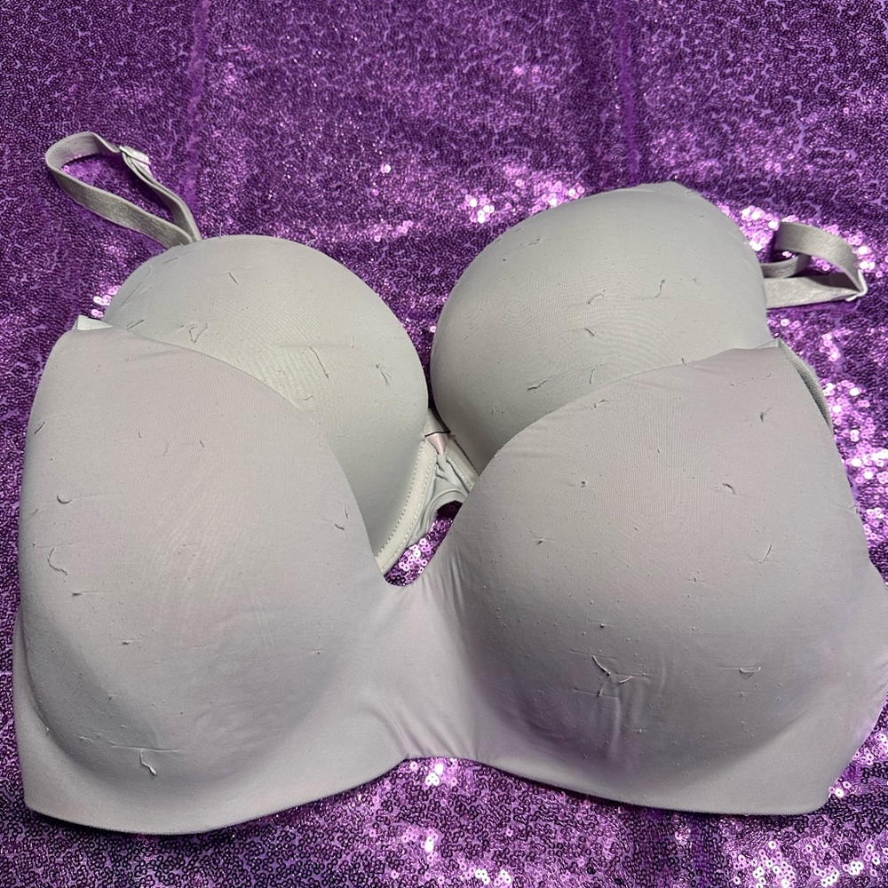 Two Vs Bras - image 1